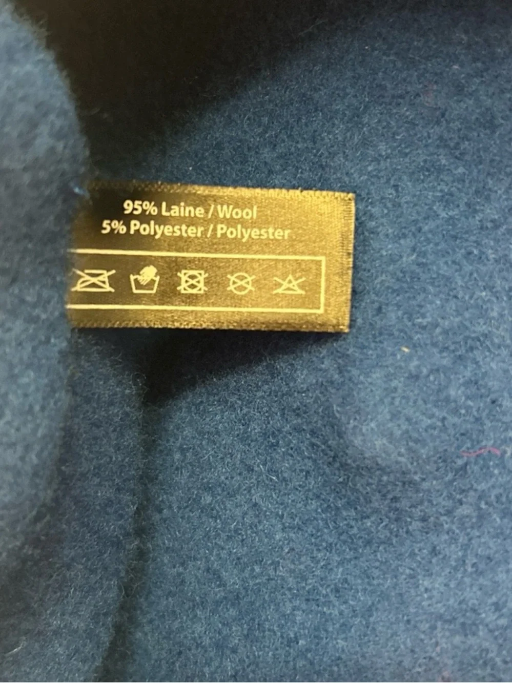 Univers royal blue